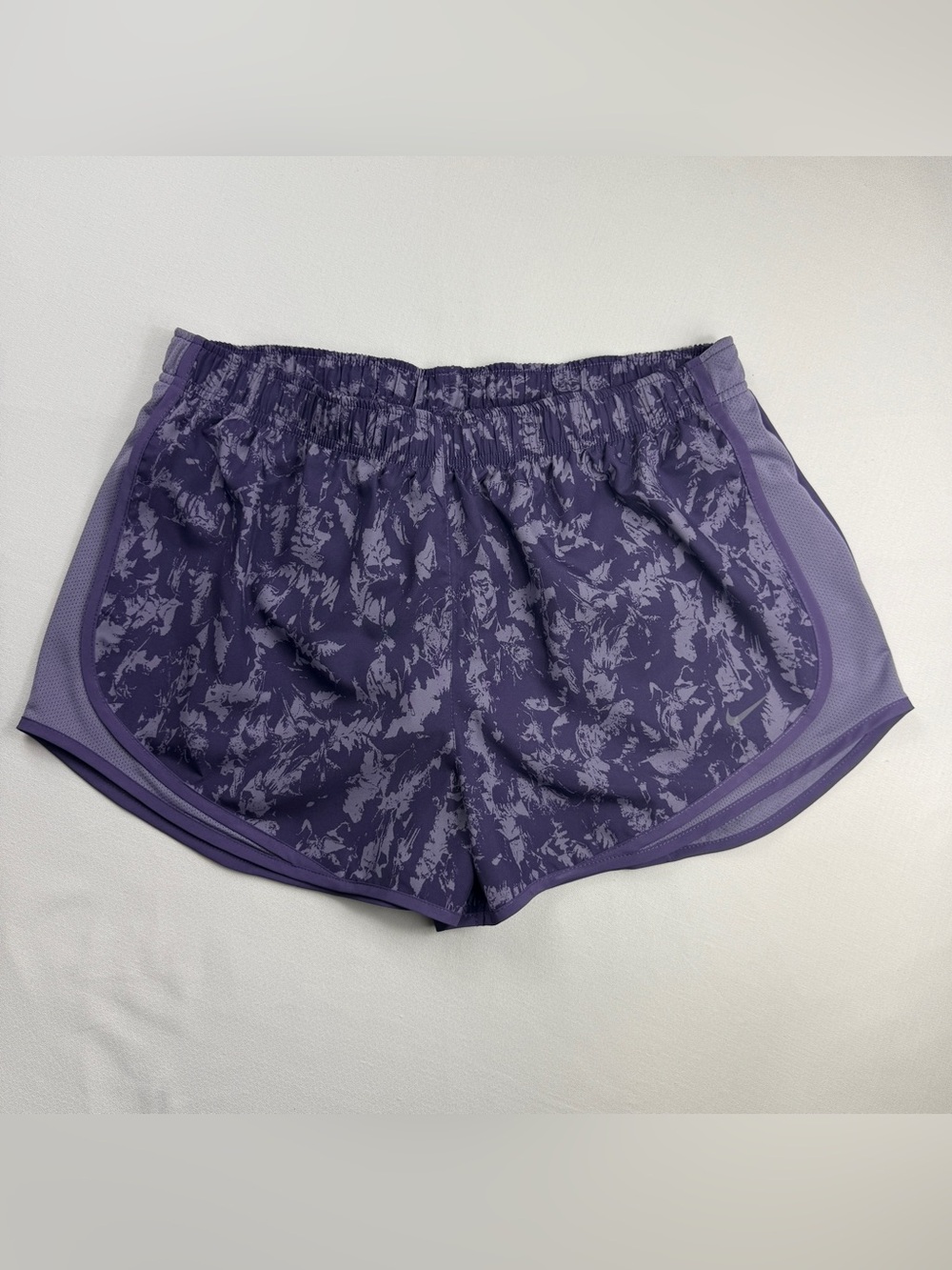 NWT Nike Women's Dri-FIT Printed Running Shorts "Daybreak" (FZ3482-509)